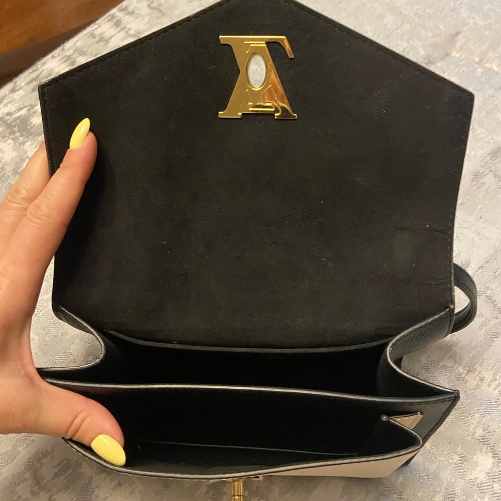 LV - Picture 3 of 10